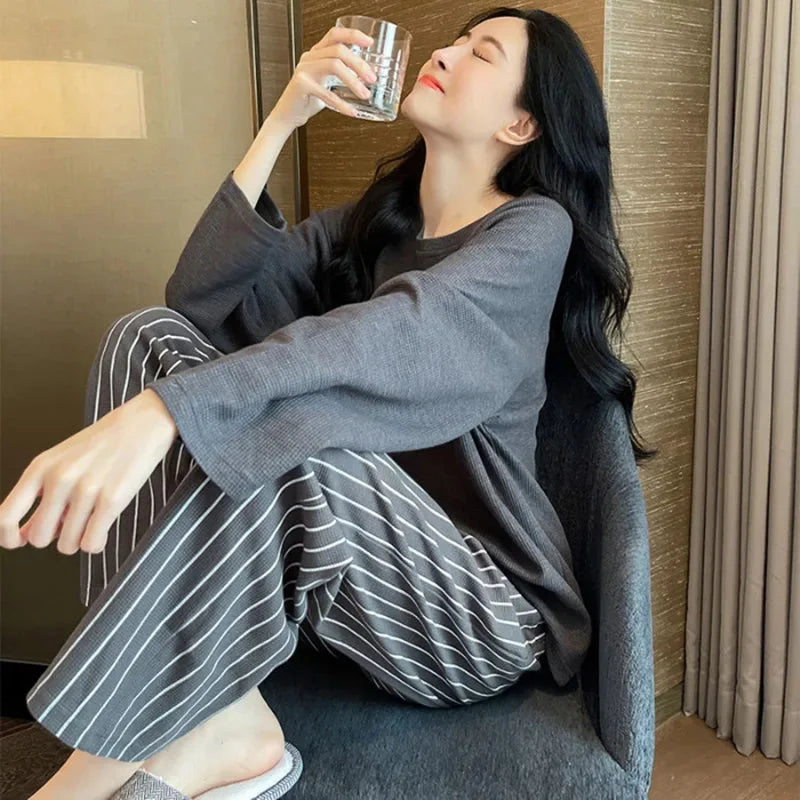 Long-Sleeved Nursing Pajamas with Chest Pads